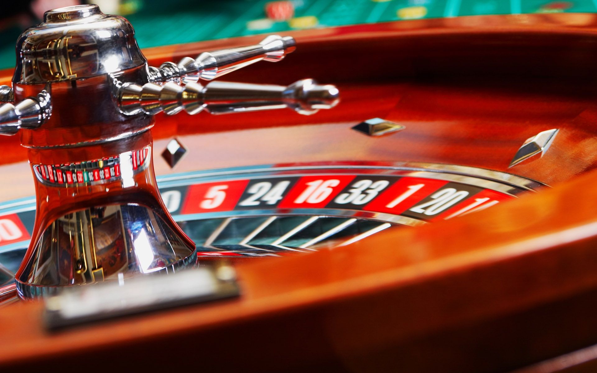 Will Brick And Mortar Poker Outlets Face Threat From Online Outlets?